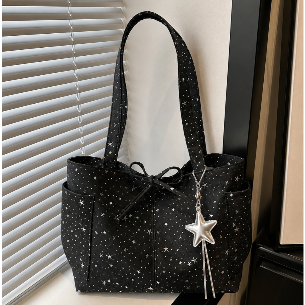 Túi tote nữ đeo vai size 34 vải canvas họa tiết ngôi sao kèm charm sao bạc đựng vừa A4 laptop TXN658 | BigBuy360 - bigbuy360.vn