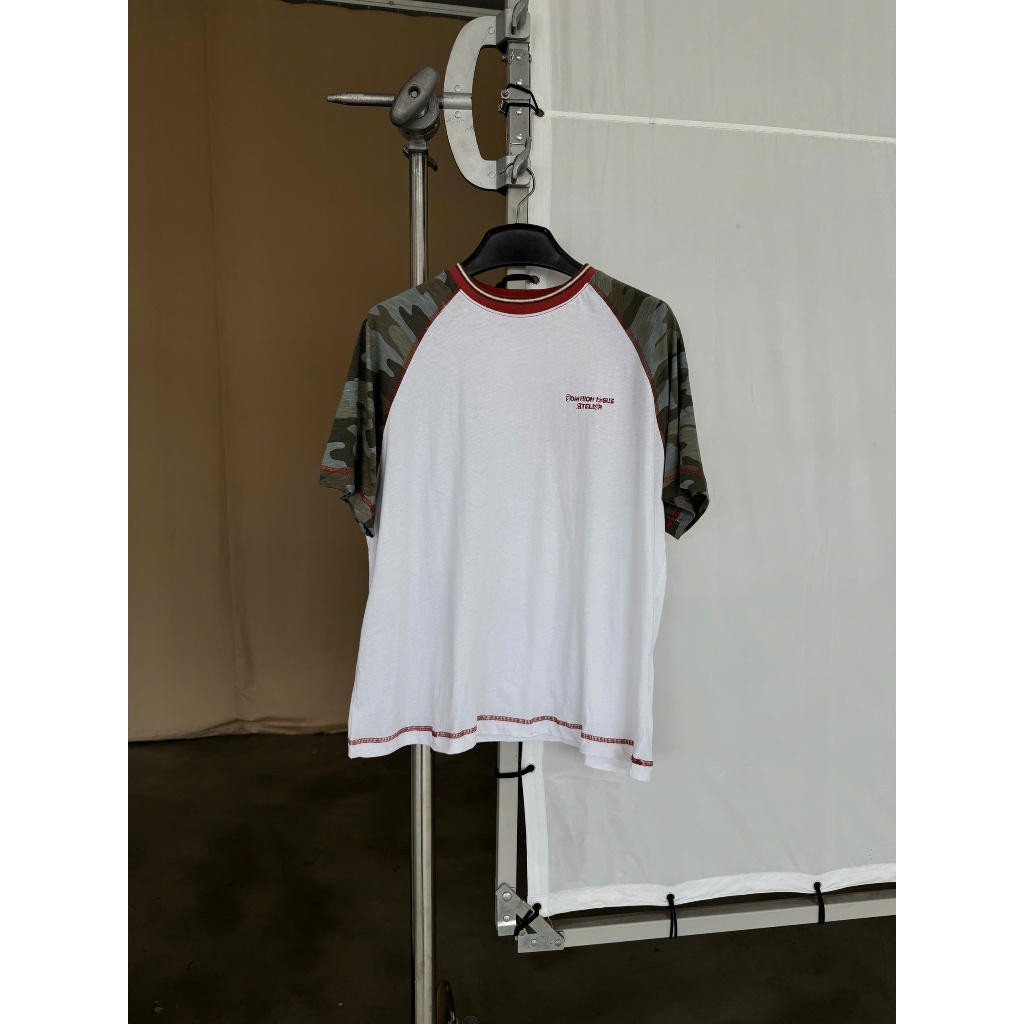 Áo Thun Raglan Form Boxy "WARDEN” Chất Vải Slub Mỏng 220gsm Phối Tay Camo Rằn Ri In Chữ Gothic Unisex | Common Issue | BigBuy360 - bigbuy360.vn