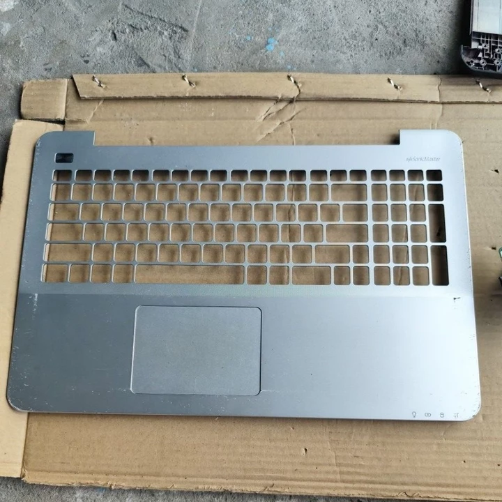 Vỏ mặt C laptop Asus X555U /X555UJ vỏ cũ, có trầy xước, ốc Nguyên không bị bể