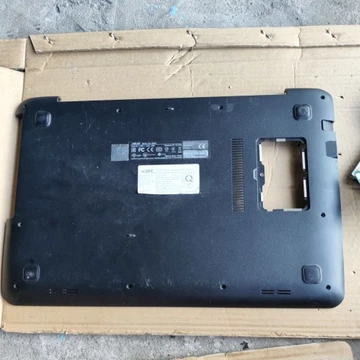 Vỏ mặt D laptop Asus X555U /X555UJ vỏ cũ, có trầy xước, ốc Nguyên không bị bể