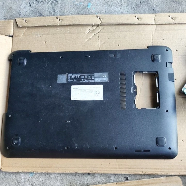 Vỏ mặt D laptop Asus X555U /X555UJ vỏ cũ, có trầy xước, ốc Nguyên không bị bể