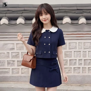 Set bộ Twentyfive gồm áo cổ sen phối cúc và chân váy họa tiết nơ thanh lịch SAVH89