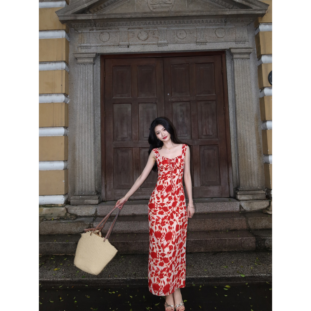 Váy maxi hoa đỏ Flora cổ vuông dây rút ngực, váy 2 dây to bản, chiết eo cao dáng ôm nhẹ dài vải cotton poplin mềm mịn