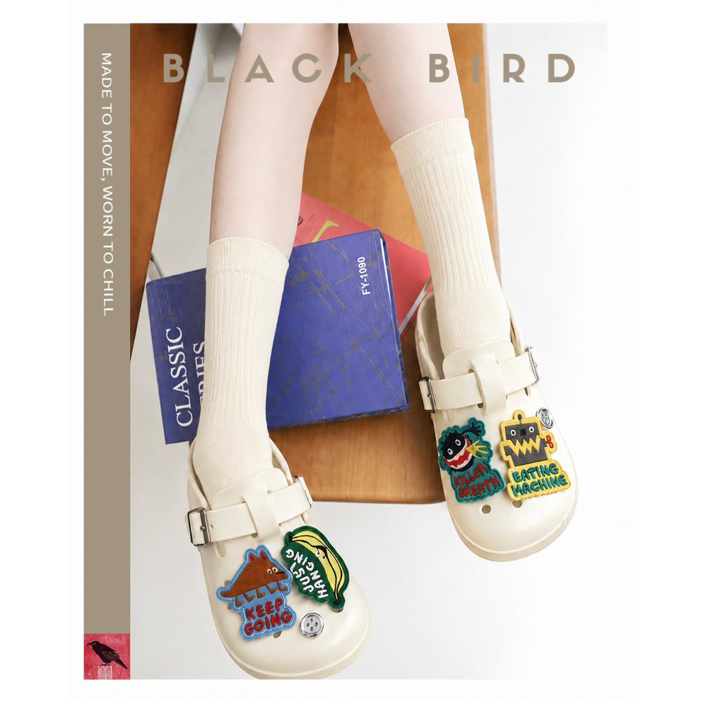 Sục Đi Chơi Blackbird Kèm Jibbitz Thêu Độc Lạ - Giày Sục Nữ Màu Đen Phối Lót Be Phong Cách Retro Grunge | BigBuy360 - bigbuy360.vn