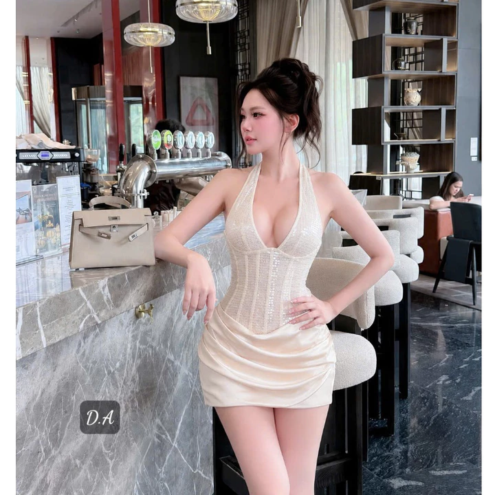 Đầm dự tiệc, váy đi dự tiệc cổ yếm kimsa phối chân váy lụa nhún đổ ngang ngắn thiết kế tiểu thư sang chảnh LONA Jennies