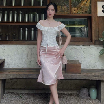 CHÂN VÁY LỤA LỬNG, Chân váy lụa form lửng ánh kim bling, chất lụa mịn may 2 lớp có lót trong, Size S M L - THE POSE