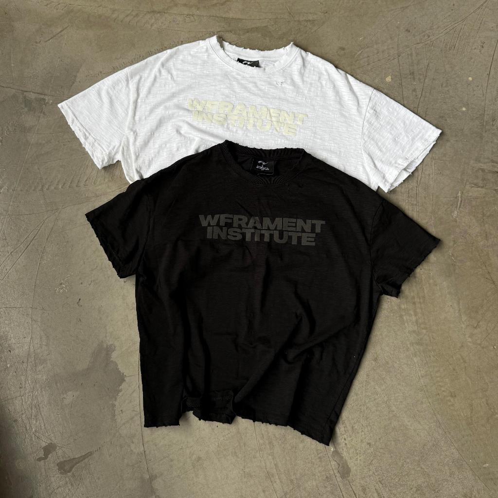 BLUR MARK TSHIRT / Áo thun xược có mài rách in phủ nhung Whose Studio nam nữ | BigBuy360 - bigbuy360.vn