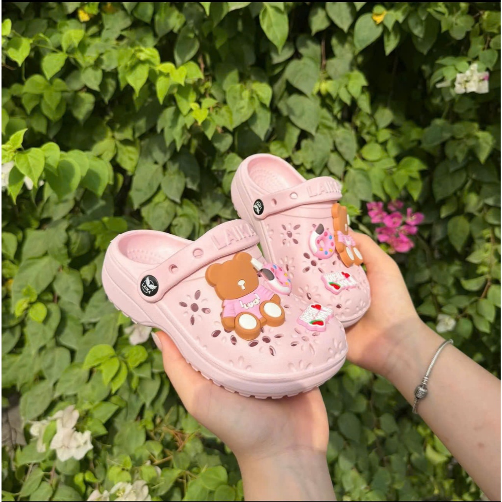 Sục Trẻ Em Siêu Nhẹ Hoạ Tiết Mới Chồng Trơn Trượt Chất Liệu EVA Có Gắn Sticker Cute Dành Cho bé Gái