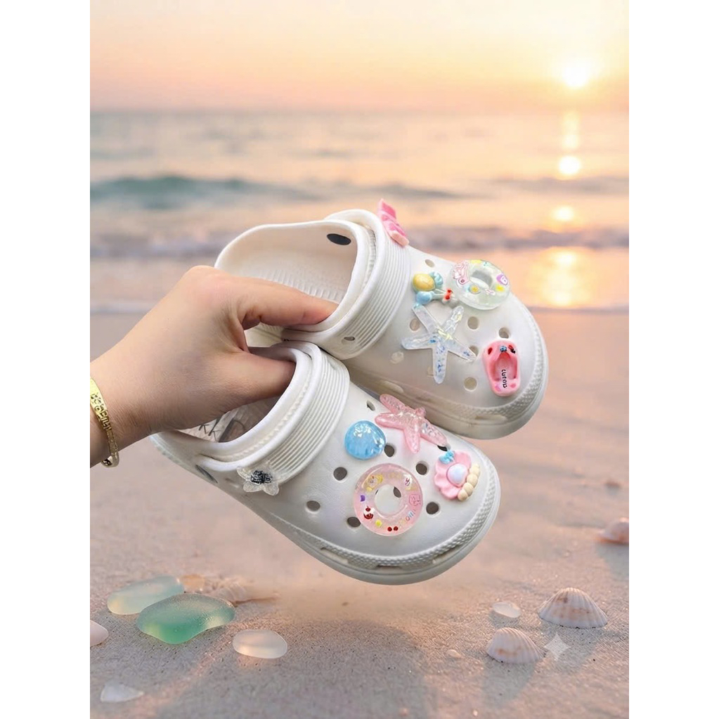 Dép sục cho mẹ và bé tặng kèm charm dễ thương.Chất liệu nhựa Eva êm nhẹ ,chống trơn trượt tốt