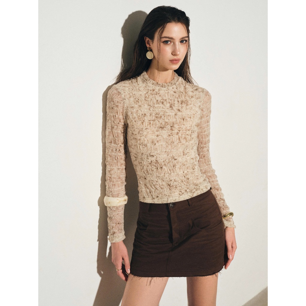 [DEZUS] Áo Thun Nữ Tay Dài Ôm Body Mỏng Nhẹ, Co Giãn Tốt, Họa Tiết Nữ Tính, Hiện Đại - TARAXU TOP - 1WAKD022A264