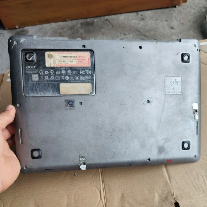 Vỏ mặt D laptop Acer aspire S3 SERIES, cũ có trầy xước ,ốc Nguyên không bị bể