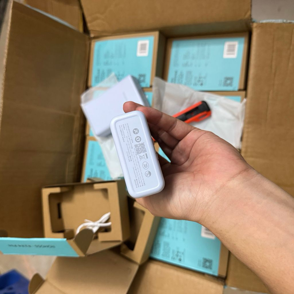 Pin dự phòng 20000mah Romoss 30w kèm 2 dây (có xước nhẹ) | BigBuy360 - bigbuy360.vn