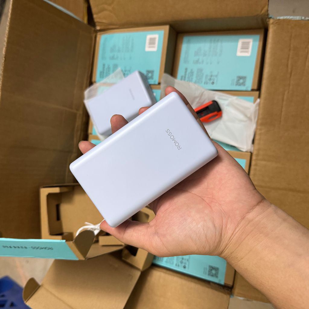 Pin dự phòng 20000mah Romoss 30w kèm 2 dây (có xước nhẹ) | BigBuy360 - bigbuy360.vn