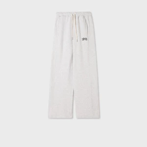 Quần Nỉ WHO.A.U Signature Patch Wide Pants(F)_WHTMGB921F