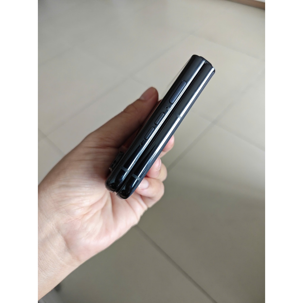 Motorola Razr 50 Ultra Quốc Tế - Snapdragon 8s Gen 3, thiết kế gập | BigBuy360 - bigbuy360.vn