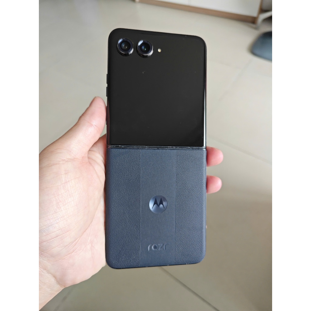 Motorola Razr 50 Ultra Quốc Tế - Snapdragon 8s Gen 3, thiết kế gập | BigBuy360 - bigbuy360.vn