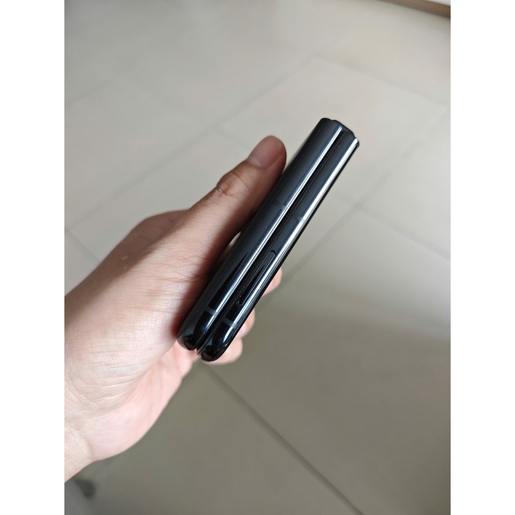 Motorola Razr 50 Ultra Quốc Tế - Snapdragon 8s Gen 3, thiết kế gập | BigBuy360 - bigbuy360.vn