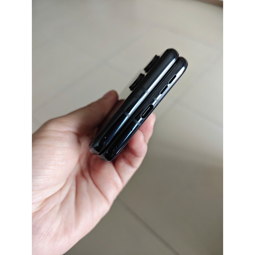 Motorola Razr 50 Ultra Quốc Tế - Snapdragon 8s Gen 3, thiết kế gập | BigBuy360 - bigbuy360.vn