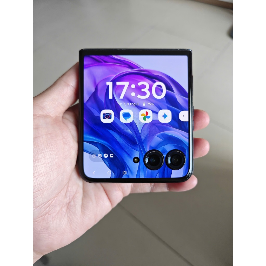 Motorola Razr 50 Ultra Quốc Tế - Snapdragon 8s Gen 3, thiết kế gập | BigBuy360 - bigbuy360.vn
