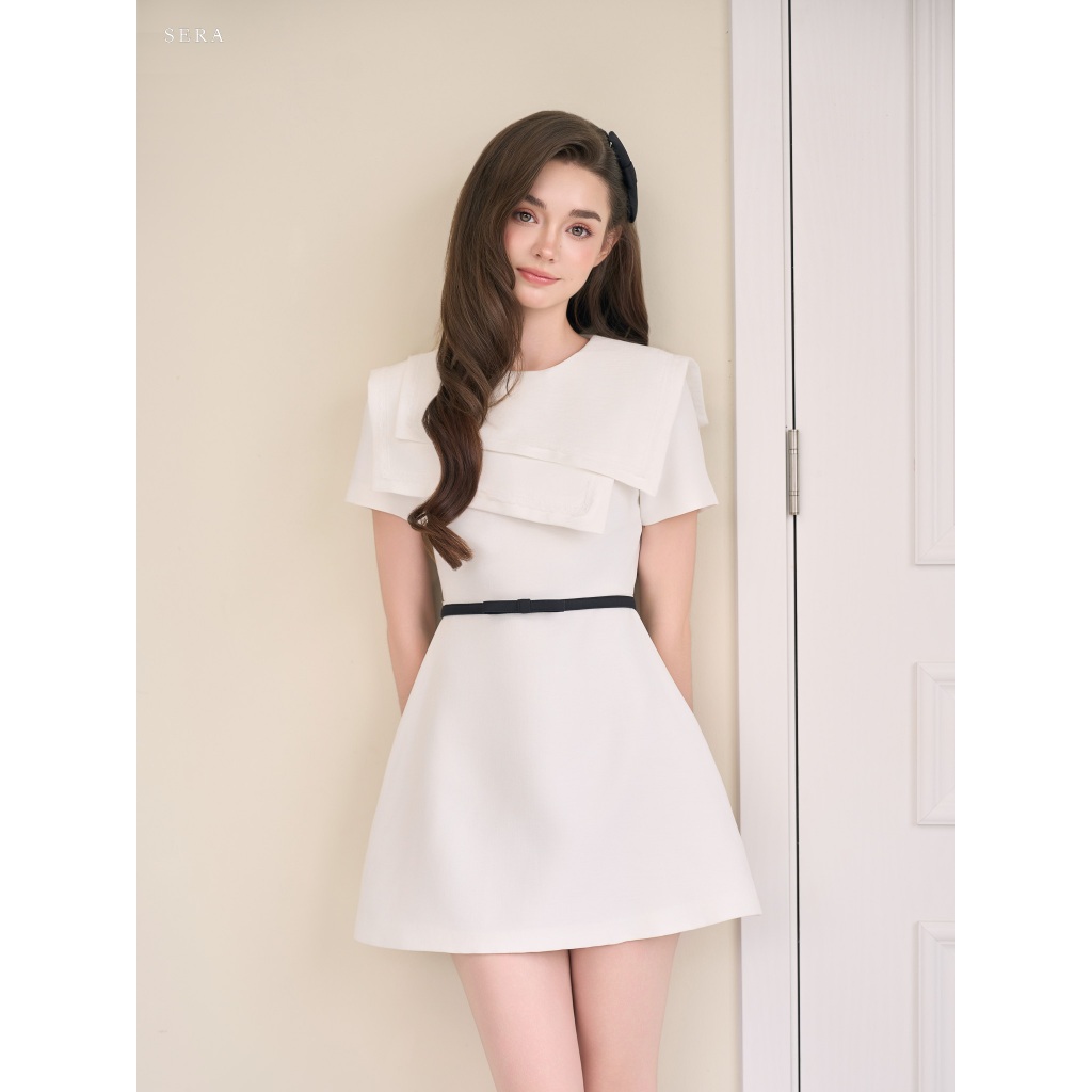 SERA - Váy dáng ngắn cổ bản to viền ren tặng kèm belt nơ Charlie
