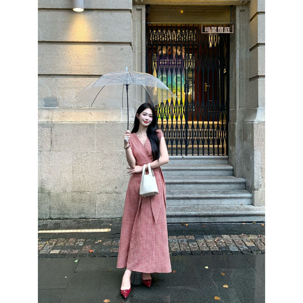 Đầm maxi caro Aveline buộc nơ eo tay ngắn cổ V chéo chiết eo dáng dài xòe nhẹ chất mango 2 lớp thanh lịch mặc đi chơi