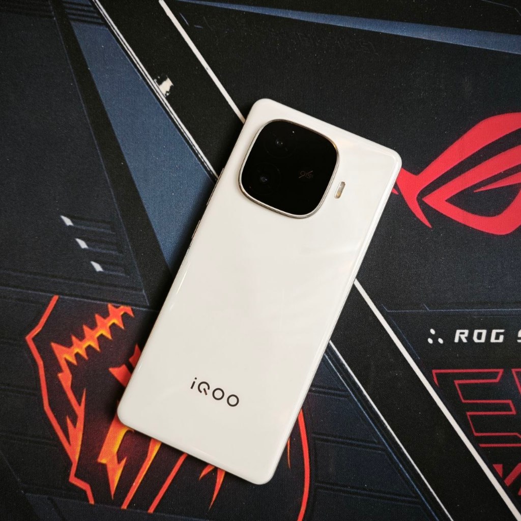 [Máy Cũ] Điện thoại Vivo iQOO Z9 Turbo, RAM 12/256GB chip Snapdragon 8s Gen 3 màn 1.5K dung lượng pin 6000 mAh | BigBuy360 - bigbuy360.vn