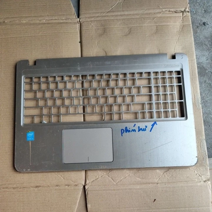 Vỏ mặt C laptop Asus A540L cũ có trầy xước ốc Nguyên không bị bể