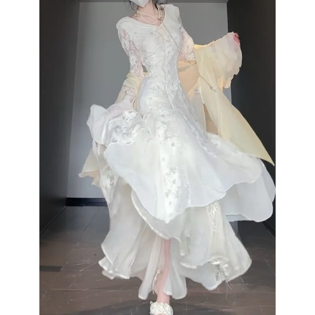 Váy Nữ Trắng Dài Tay Ren Hoa Tay Loe Xếp Tầng Dáng Xòe Thanh Lịch Vintage