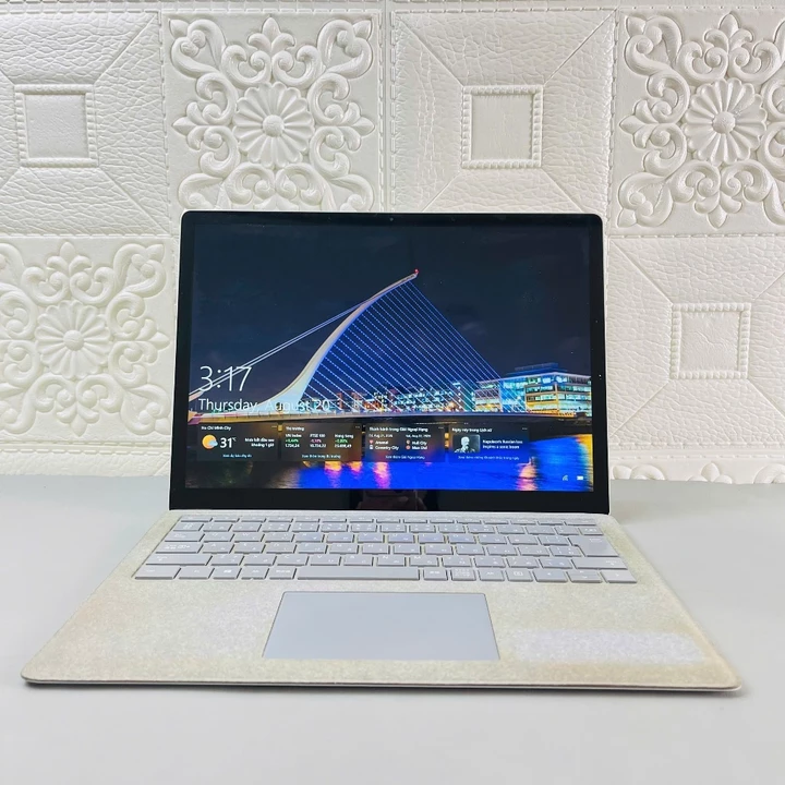Microsoft Surface Laptop 2 i5-8350u, ram 8GB, SSD 256GB, 13.5" 2K cảm ứng