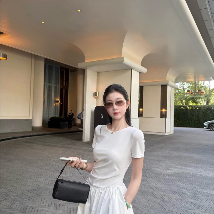 Váy maxi cổ tròn Iris eo thun dáng xòe áo thun ôm co giãn chân váy bồng dài tiểu thư Hàn Quốc thanh lịch, mặc đi chơi