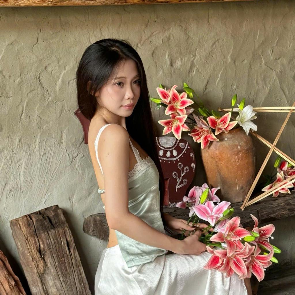 CAMI TOP - Áo Kiểu Lụa Bóng Hở Lưng Phối Ren Tôn Dáng Sang Chảnh Dễ Phối | BigBuy360 - bigbuy360.vn