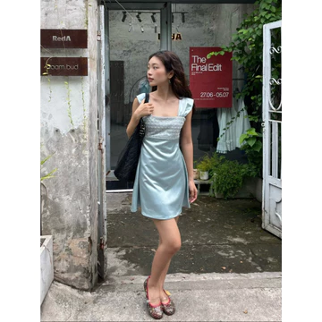 Váy lụa dáng ngắn phối kim sa đính ngọc chất liệu lụa Châu Sa óng ánh, đầm lụa trẻ trung ngọt ngào phù hợp đi tiệc