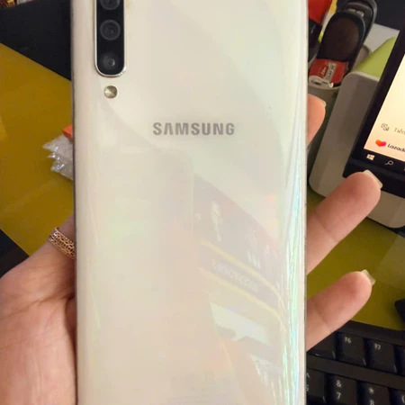 Điện Thoại Samsung A50 64gb .Cũ Màu Trắng