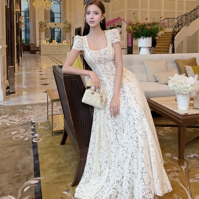 Đầm Ren Cổ Vuông Form Dài Xòe Sang Trọng Dự Tiệc