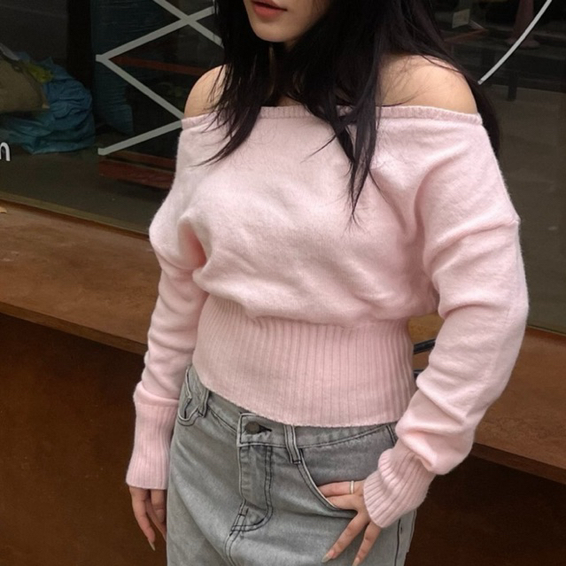 Áo len hồng trễ vai mỏng BABY PINK SWEATER | BigBuy360 - bigbuy360.vn