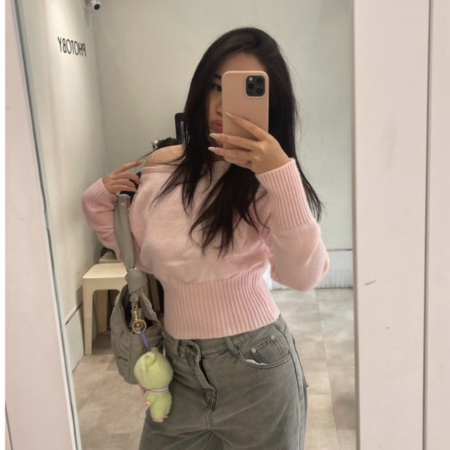 Áo len hồng trễ vai mỏng BABY PINK SWEATER | BigBuy360 - bigbuy360.vn