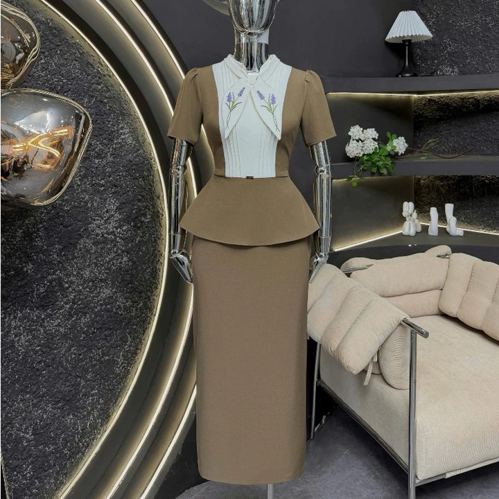 2HS185 - Váy Thiết Kế Eviici dành cho nữ,thiết kế cổ nơ may liền hoa thêu thủ công,Peplum liền thân dáng bút chì xuông