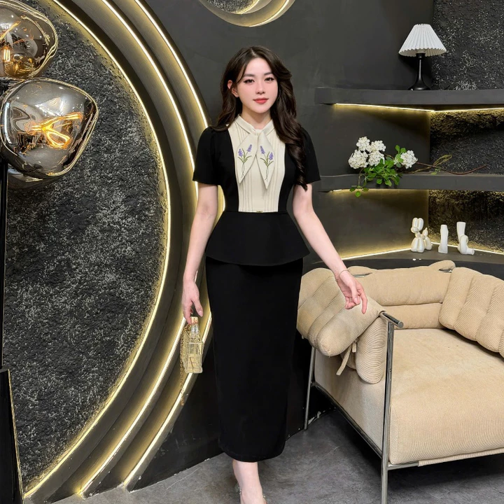 2HS185 - Váy Thiết Kế Eviici dành cho nữ,thiết kế cổ nơ may liền hoa thêu thủ công,Peplum liền thân dáng bút chì xuông