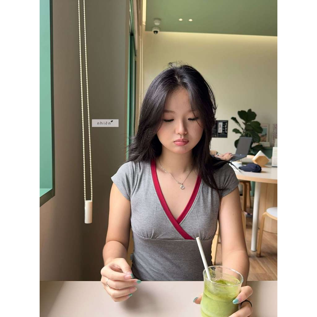 𝐏𝐞𝐫𝐥𝐞 𝐓𝐨𝐩 - Áo thun nữ, Áo thun viền cổ tim chéo ngực tay ngắn nhien.official NAT00034 | BigBuy360 - bigbuy360.vn