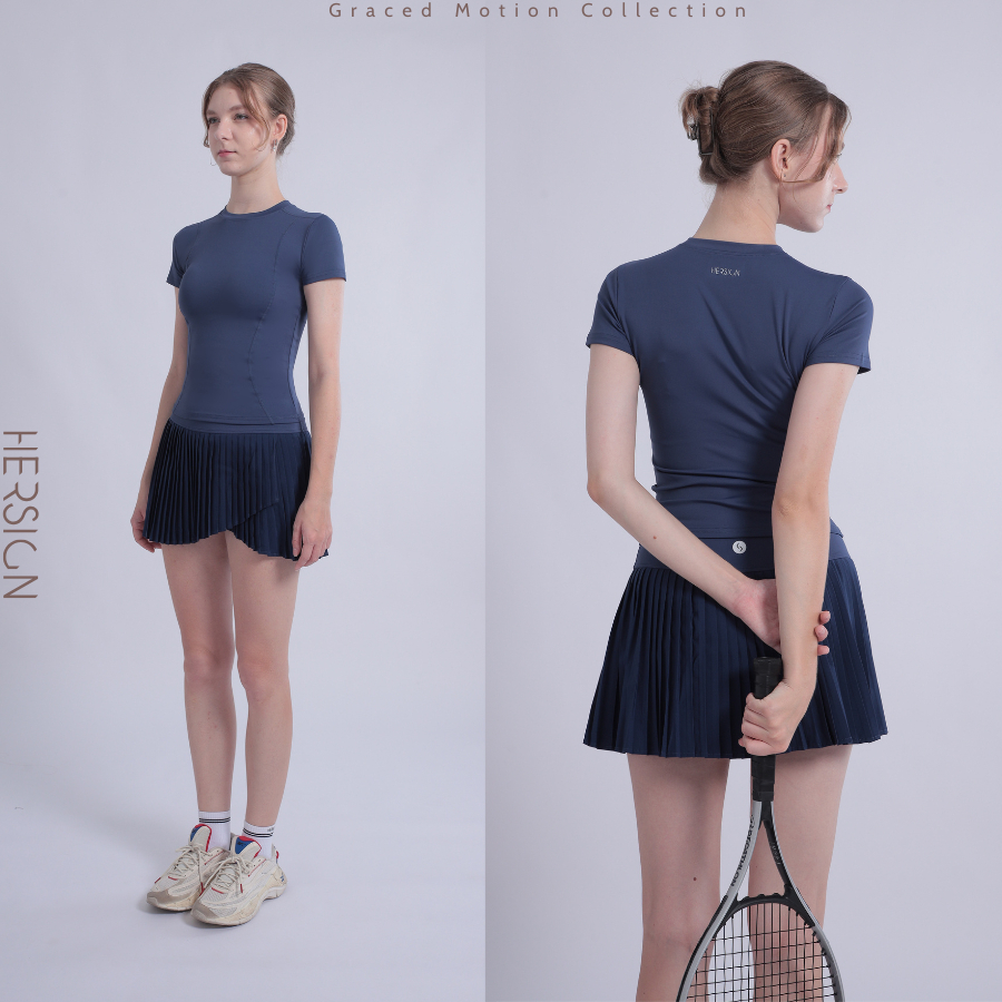 HERSIGN Set váy tennis nữ Bộ đồ tập pickleball nữ Áo thun ngắn tay chân váy xếp ly SMIXA20V07A BST HERSIGN Graced Motion
