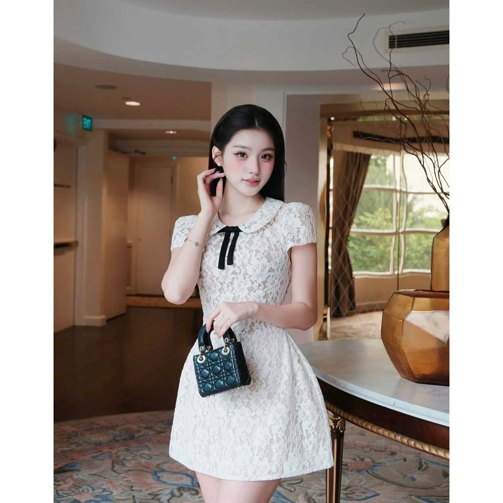 Đầm váy nữ ren cổ tròn phối nơ đen xinh xắn Vios Dress (3 lớp)