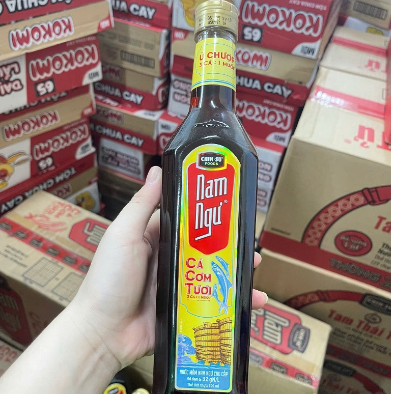 Nước mắm 32 độ đạm chai thủy tinh 500ml Nam Ngư cá cơm tươi Chin Su