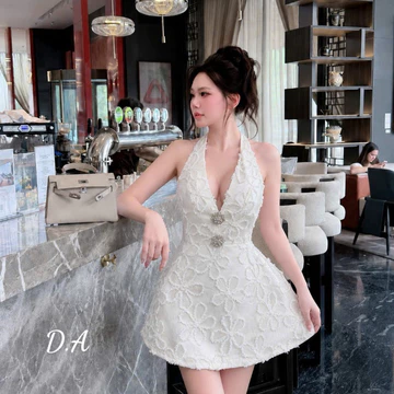 Váy đi dự tiệc, đầm dự tiệc cổ V yếm ren hoa nổi kèm tag đá sang chảnh thiết kế thời trang dự tiệc sự kiện LEVAN Rose