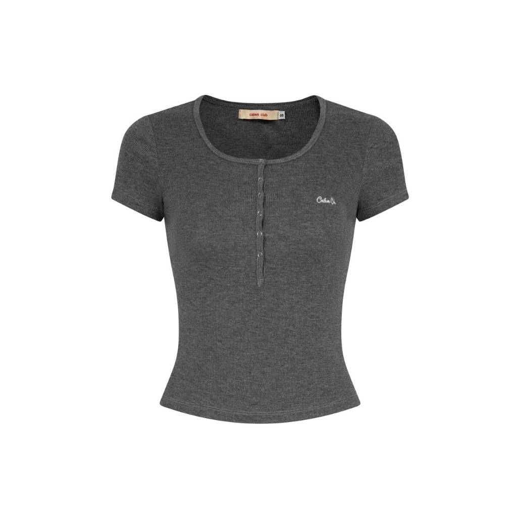 Calem.Club - Áo tay ngắn nữ Rib Button Top thêu chữ, vải thun gân co giãn nhẹ áo ôm body form basic thoải mái, năng động