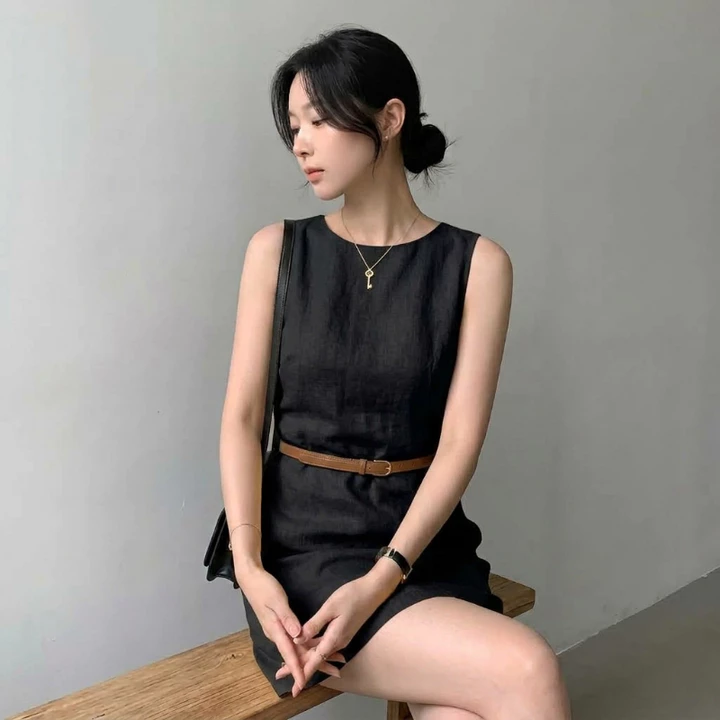 Đầm nữ linen trơn cổ thuyền kèm dây nịt, váy nữ linen basic phối thắt lưng 𝐋𝐞𝐲𝐚 𝐃𝐫𝐞𝐬𝐬 | 𝐛𝐲𝐇𝐚𝐧𝐠