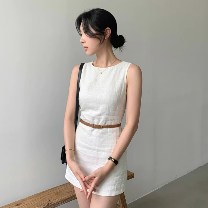 Đầm nữ linen trơn cổ thuyền kèm dây nịt, váy nữ linen basic phối thắt lưng 𝐋𝐞𝐲𝐚 𝐃𝐫𝐞𝐬𝐬 | 𝐛𝐲𝐇𝐚𝐧𝐠
