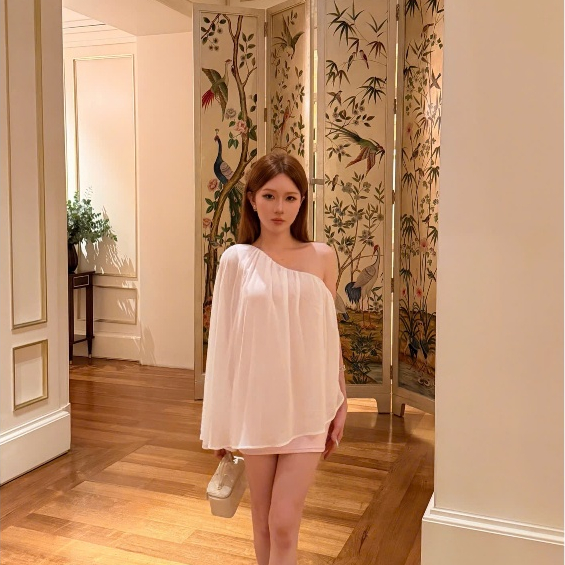 Đầm Trễ Vai Phối Choàng Chifon Pink White Color Siêu Tôn dáng