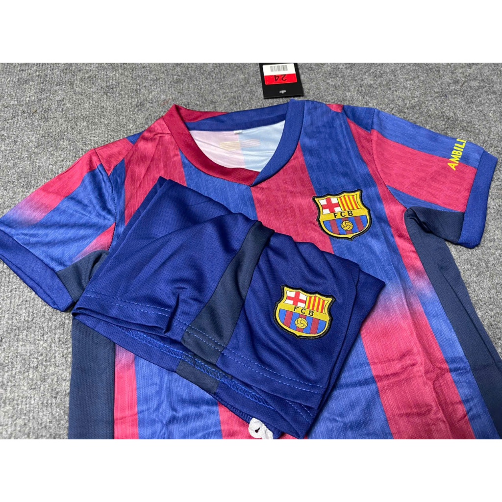 Bộ Quần Áo Bóng Đá Trẻ Em CLB Barca Sân Nhà 25/26, Áo Đá Banh Barcelona - Vải Mè Kim Cao Cấp