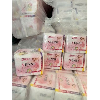 Băng vệ sinh Diana Sensi siêu mỏng cánh (20 miếng/gói)