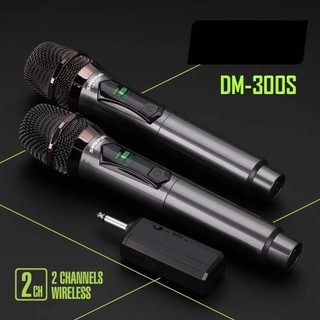 Bộ 2 Micro Không Dây Đa Năng DM 300S Pin Sạc, Chống Nhiễu Tốt, Màn Hình LCD HIển Thị Tần Số